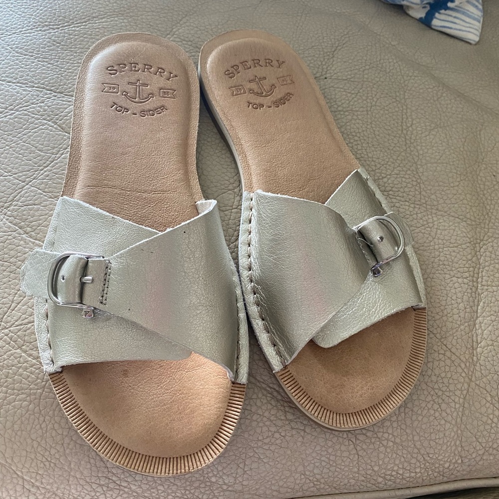 Sperry flat silver sandals, sz 8 Excellent and unused.  No box.